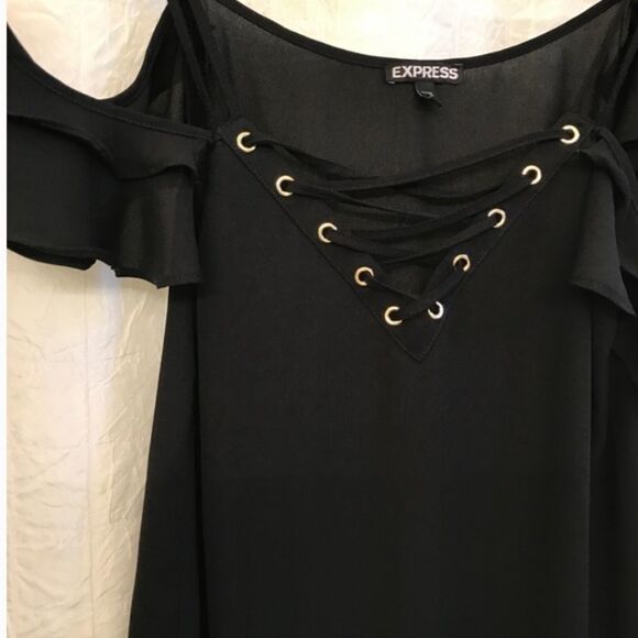 ✨ LACE-UP COLD SHOULDER CAMI✨ - Picture 4 of 4